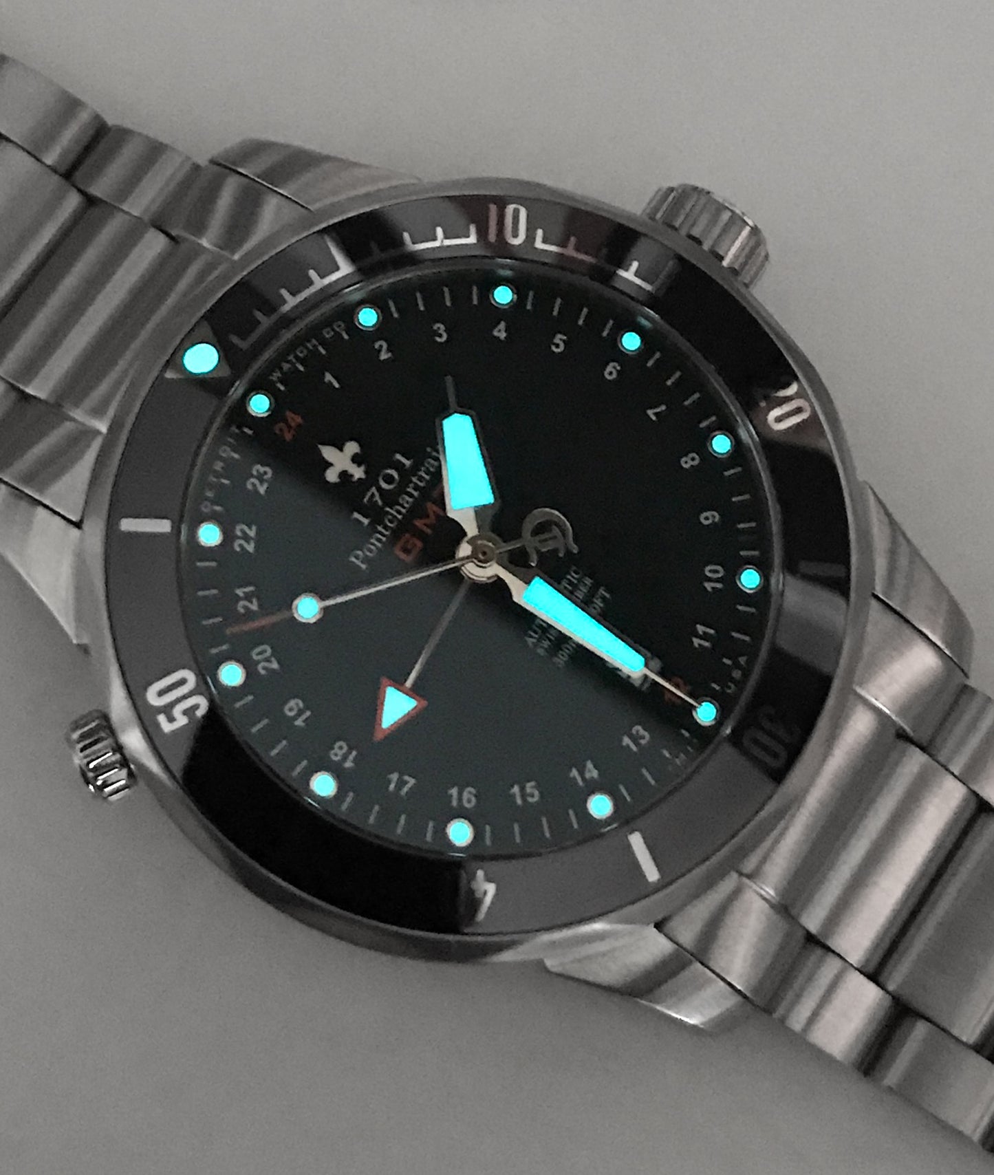 Superluminova lume